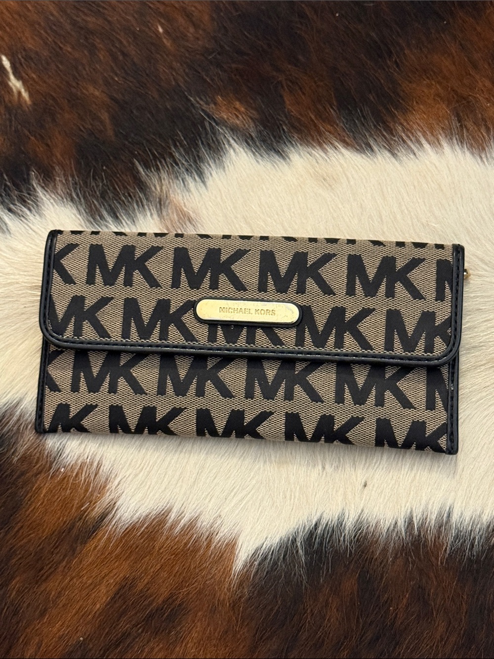 Michael Kors Austin Flat Continental Wallet